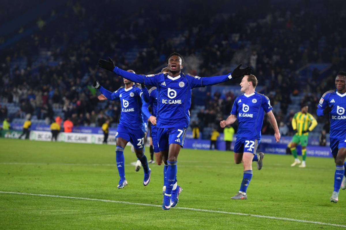 De ser un campeón épico en Premier a un calvario impensado: el motivo por el que le quitaron puntos y están sin DT