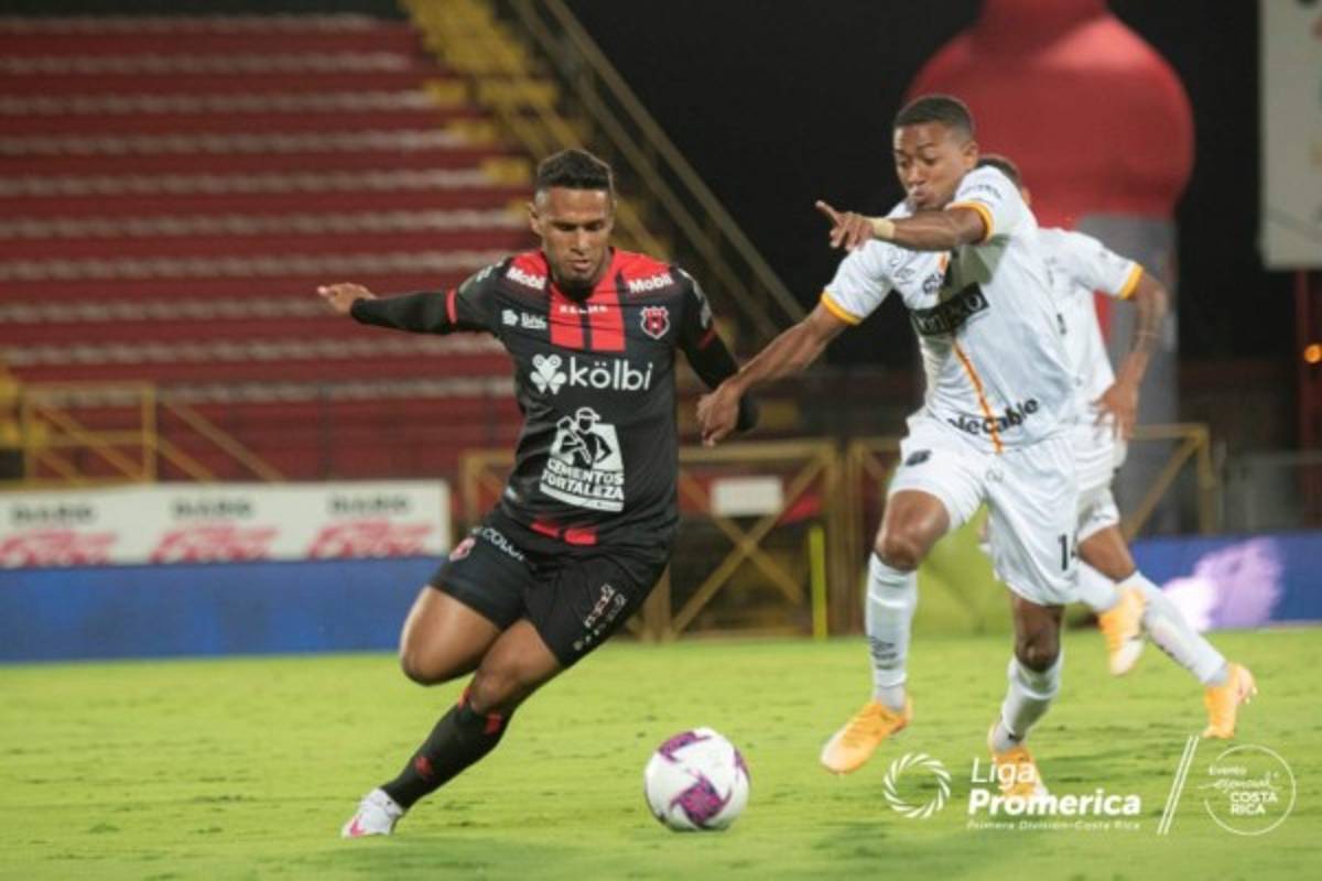 Fichajes: Alajuelense da noticias sobre Alex López y se define si 'Gullit' Peña jugará en Nicaragua