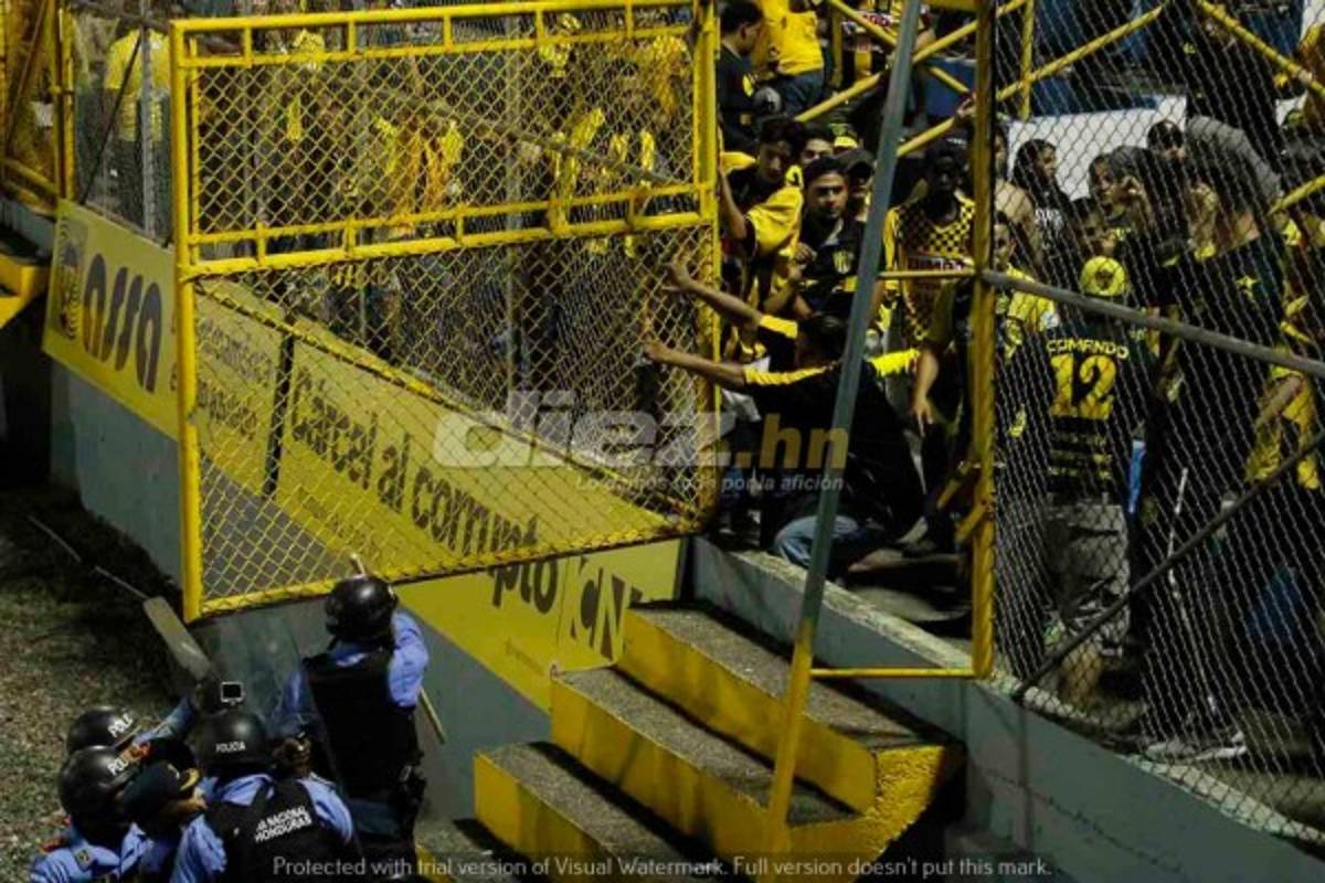 NO SE VIO: El origen del caos, las mantas, gas lacrimógeno y abrazos del clásico