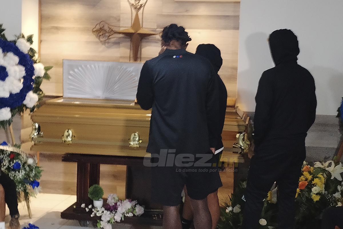 El último adiós: Olimpia viajó a La Ceiba para despedirse de Demetri Gordon, delantero que murió tras fatal accidente