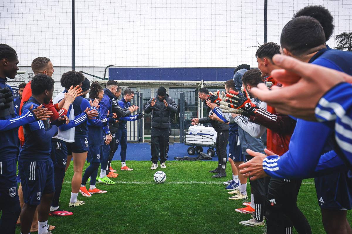 ¿Cómo luce? Alberth Elis reaparece y así lo recibieron sus compañeros del Girondins de Burdeos