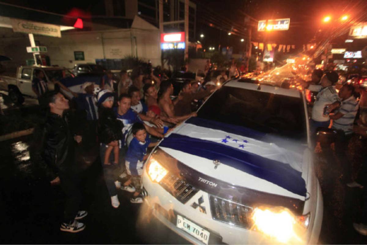Honduras celebra en las calles el Aztecazo