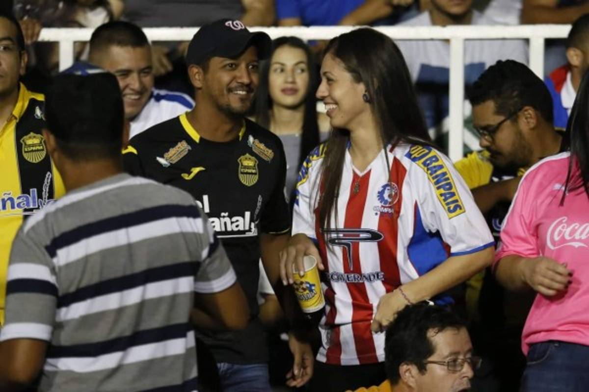 FOTOS: Las hermosas chicas que invadieron el estadio Nacional