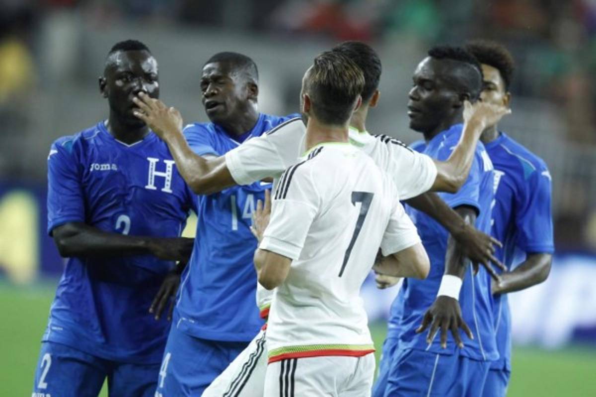 Las fotos polémicas que nos han dejado los choques México-Honduras