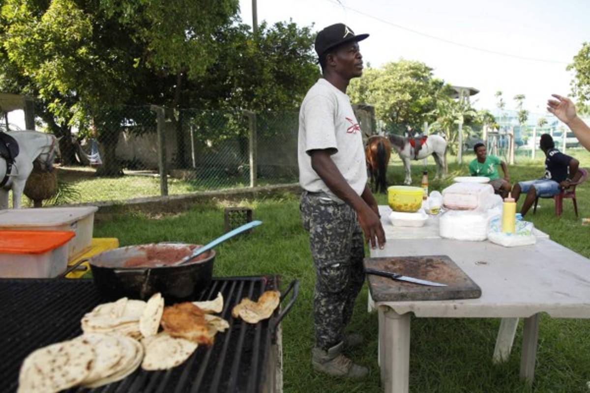 'Muñeco' Gonzales, entre chuletas y la carne asada