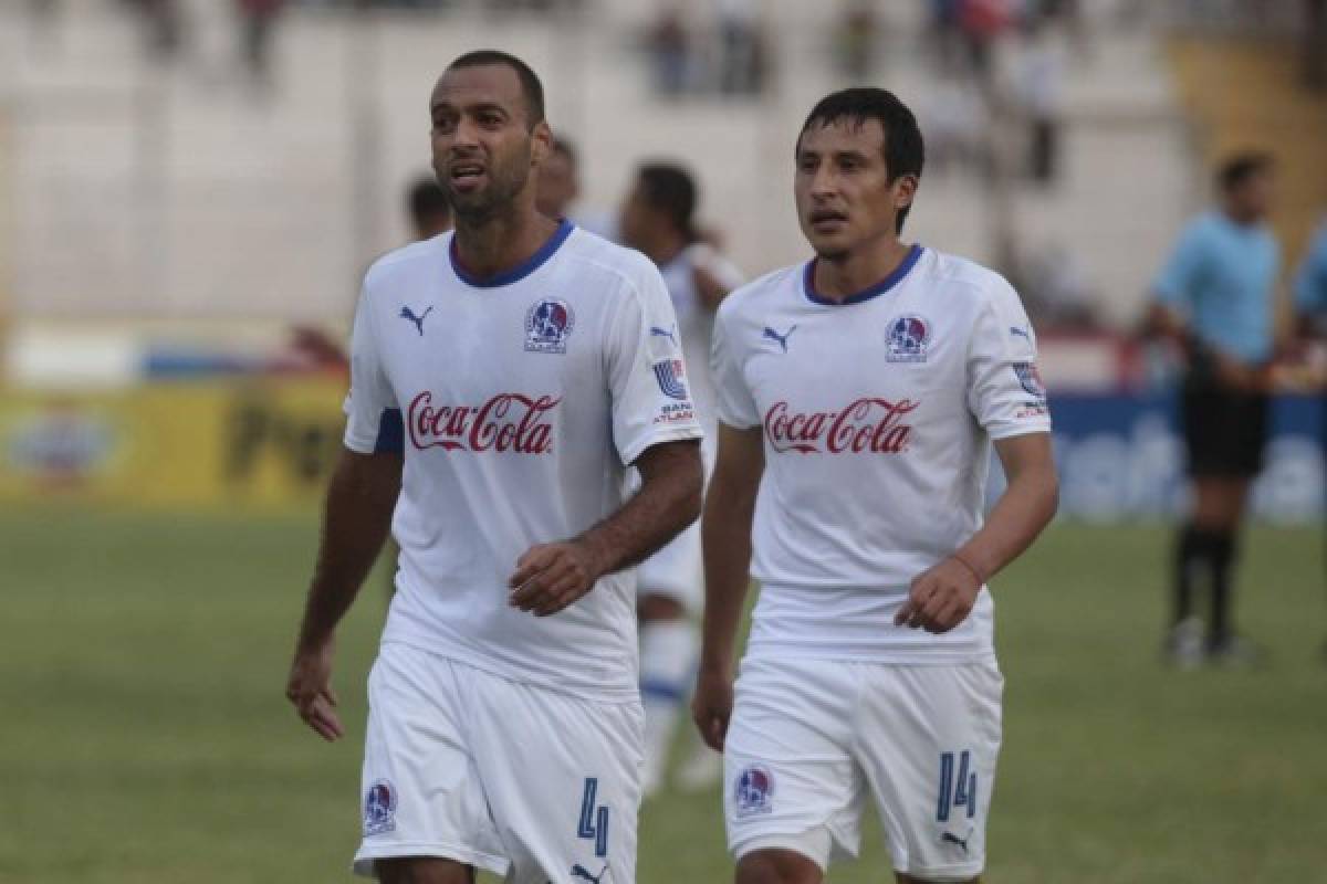 Fabio de Souza en el ClÃ¡sico Olimpia vs Real EspaÃ±a torneo clausura 2015-2016 de la liga nacional.