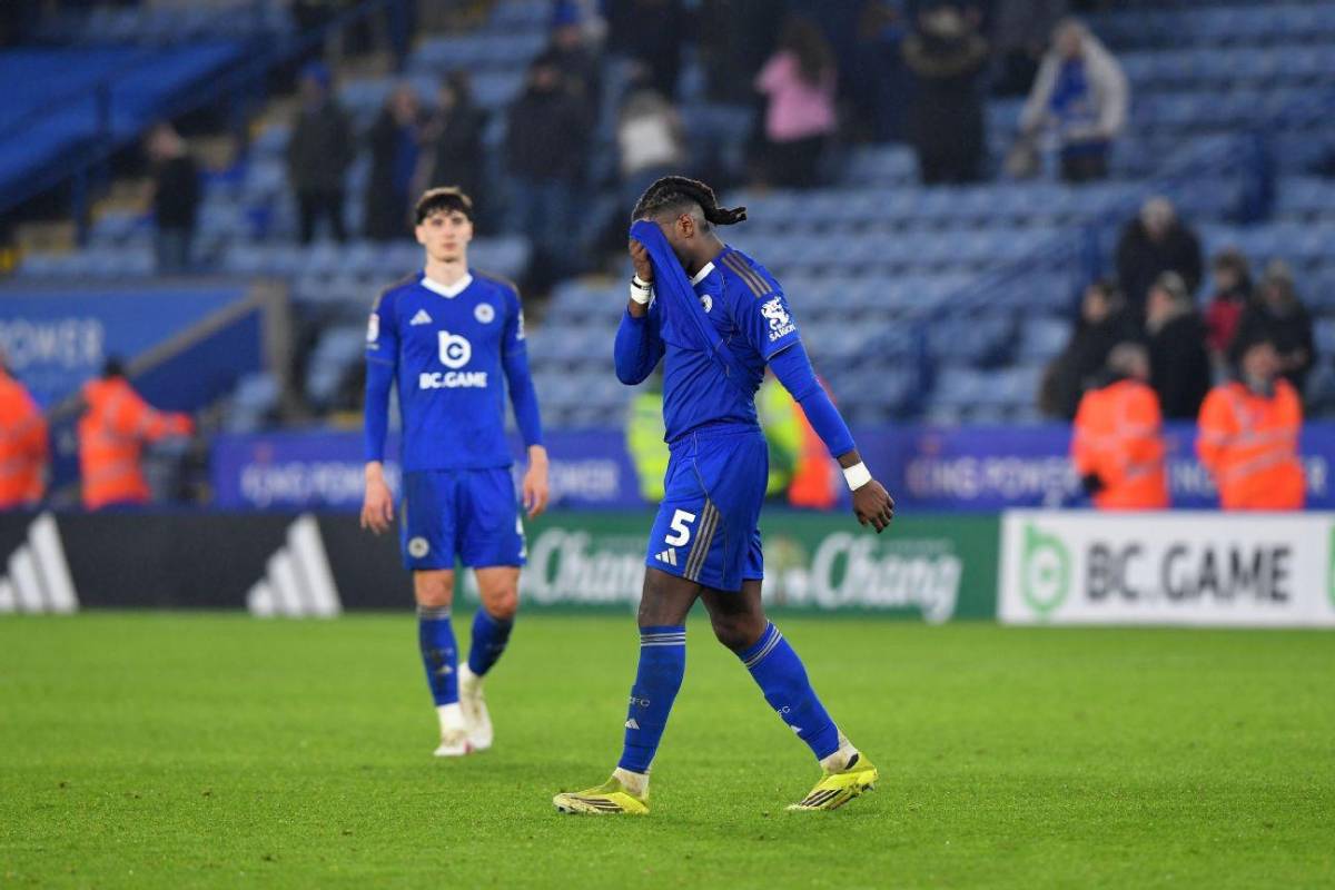 De ser un campeón épico en Premier a un calvario impensado: el motivo por el que le quitaron puntos y están sin DT