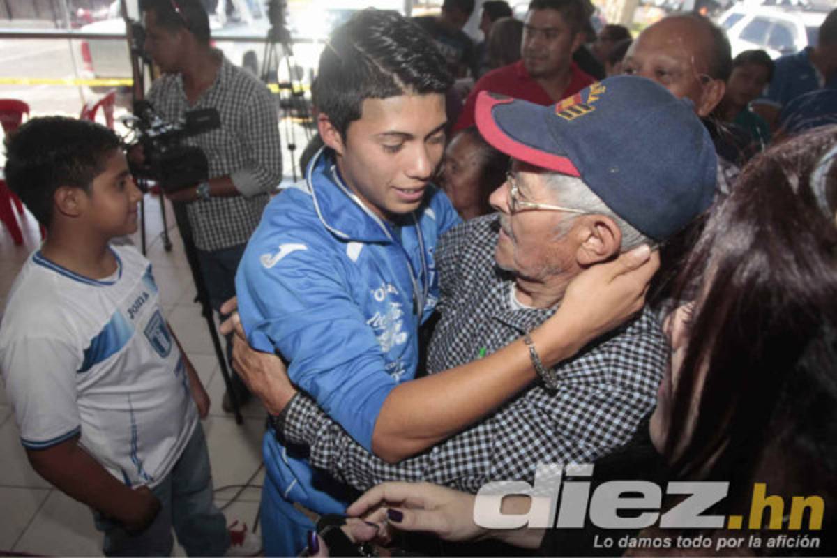 Sub-17 de Honduras, recibida como héroes.