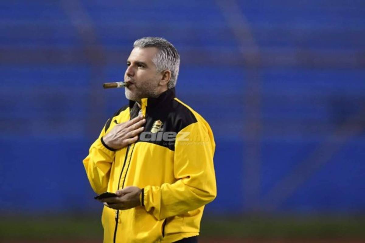 Hermosas chicas adornan la final Olimpia-Real España en el estadio Olímpico