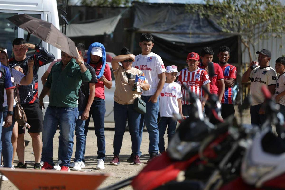 Locura por Olimpia en Danlí: nadie se quiso perder la visita del león y llegaron en familias; así respondieron los jugadores