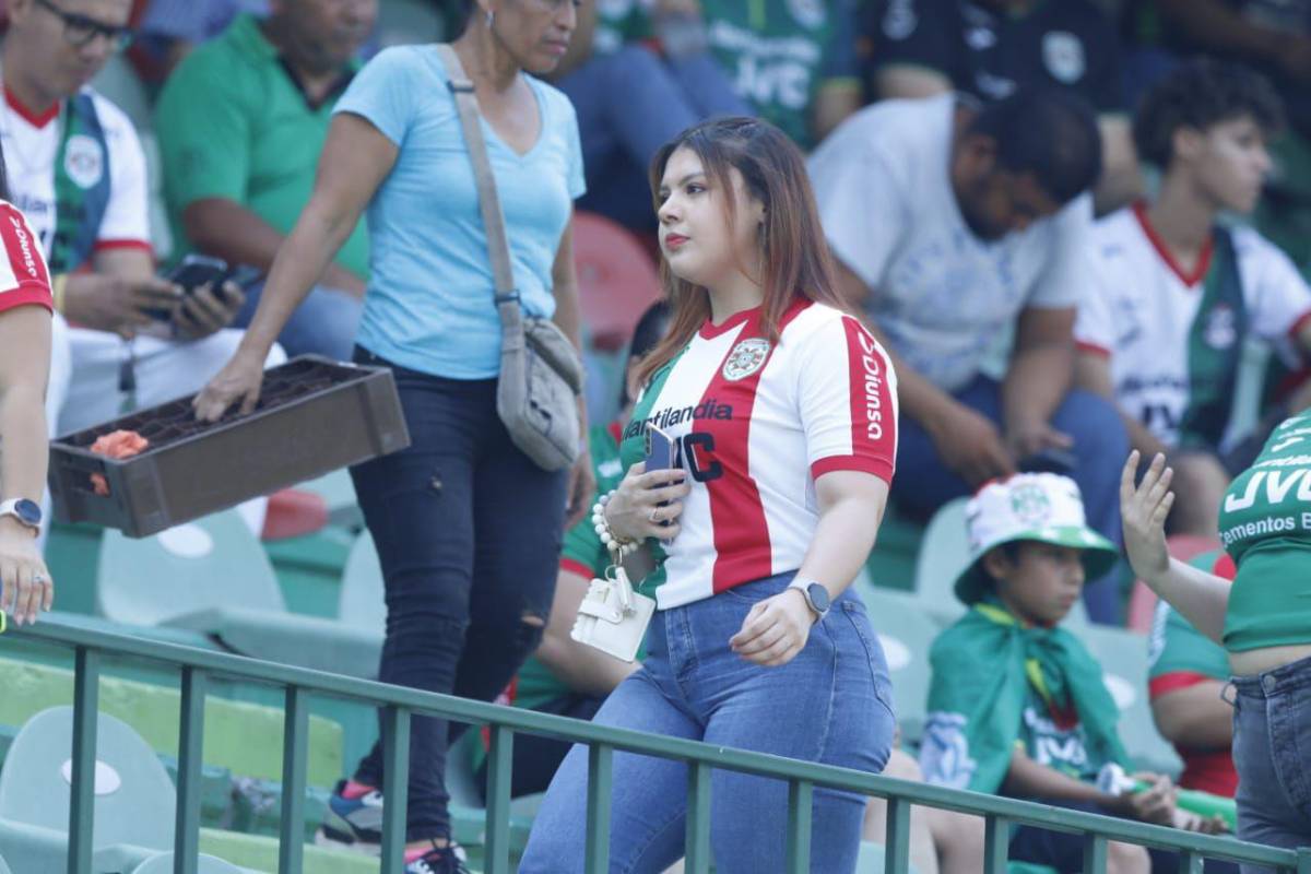 La reina que enamoró en La Ceiba y el Yankel estuvo lleno de hermosuras: las bellas mujeres que visitaron los estadios de Honduras