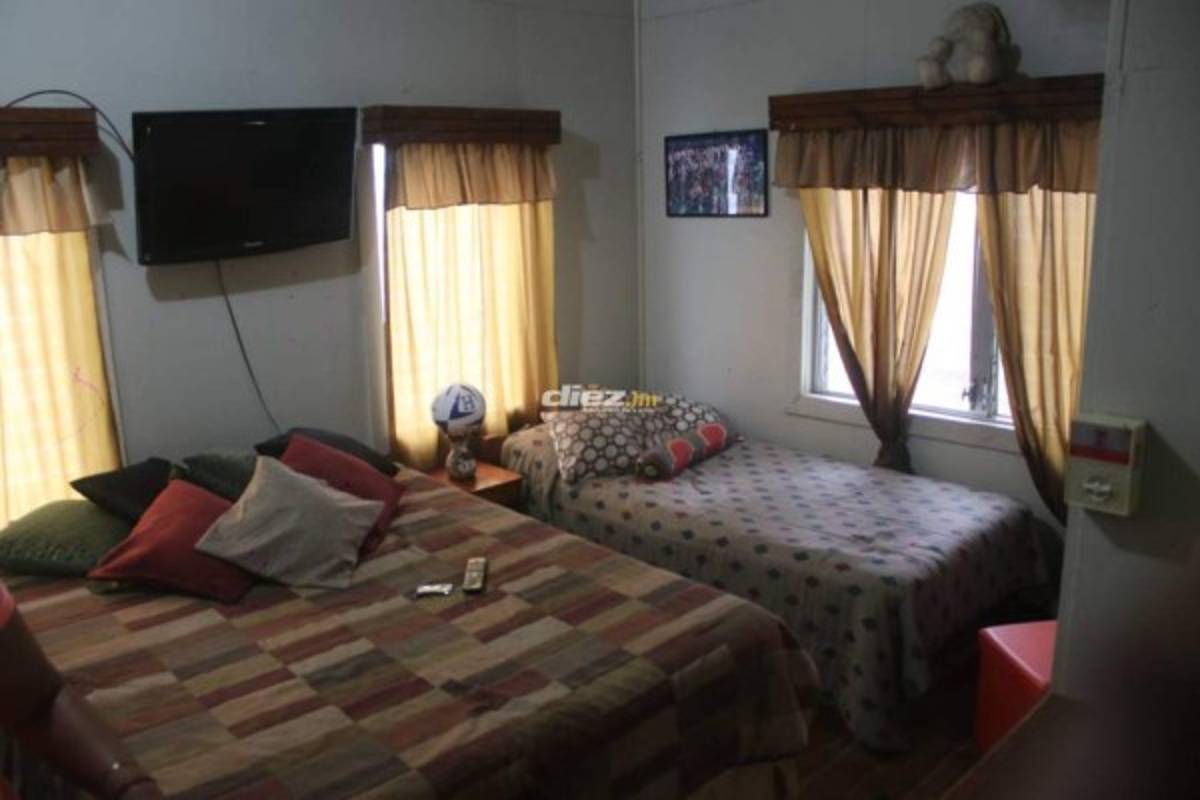 Su cuarto íntimo con sus ídolos y la aldea que lo vio crecer: Conoce Isleta, la tierra de Douglas Martínez