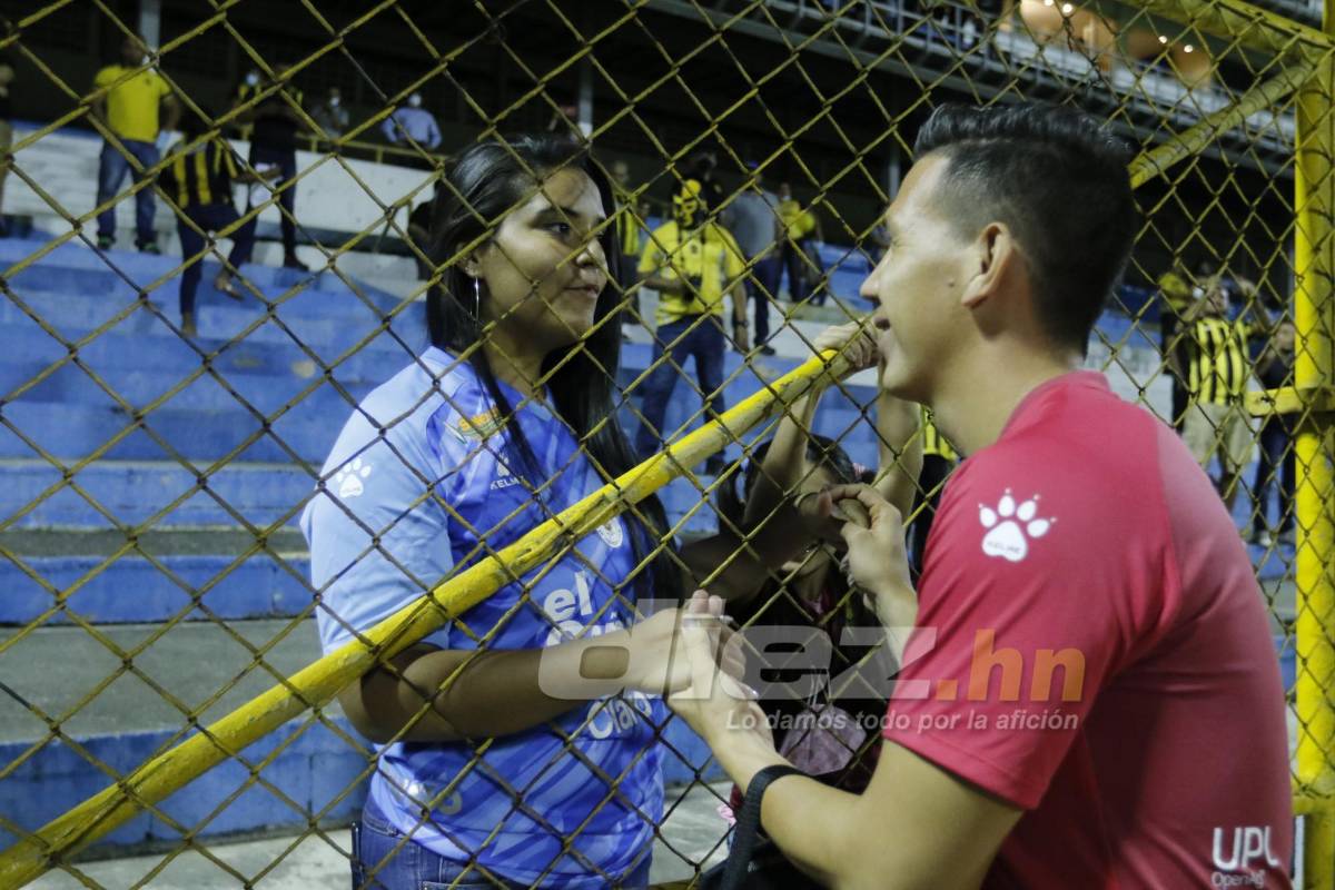 El gesto de Rocca con Campana, los mensajes ‘ocultos’ de Omar Rosas y besos en Real España tras avanzar a la final