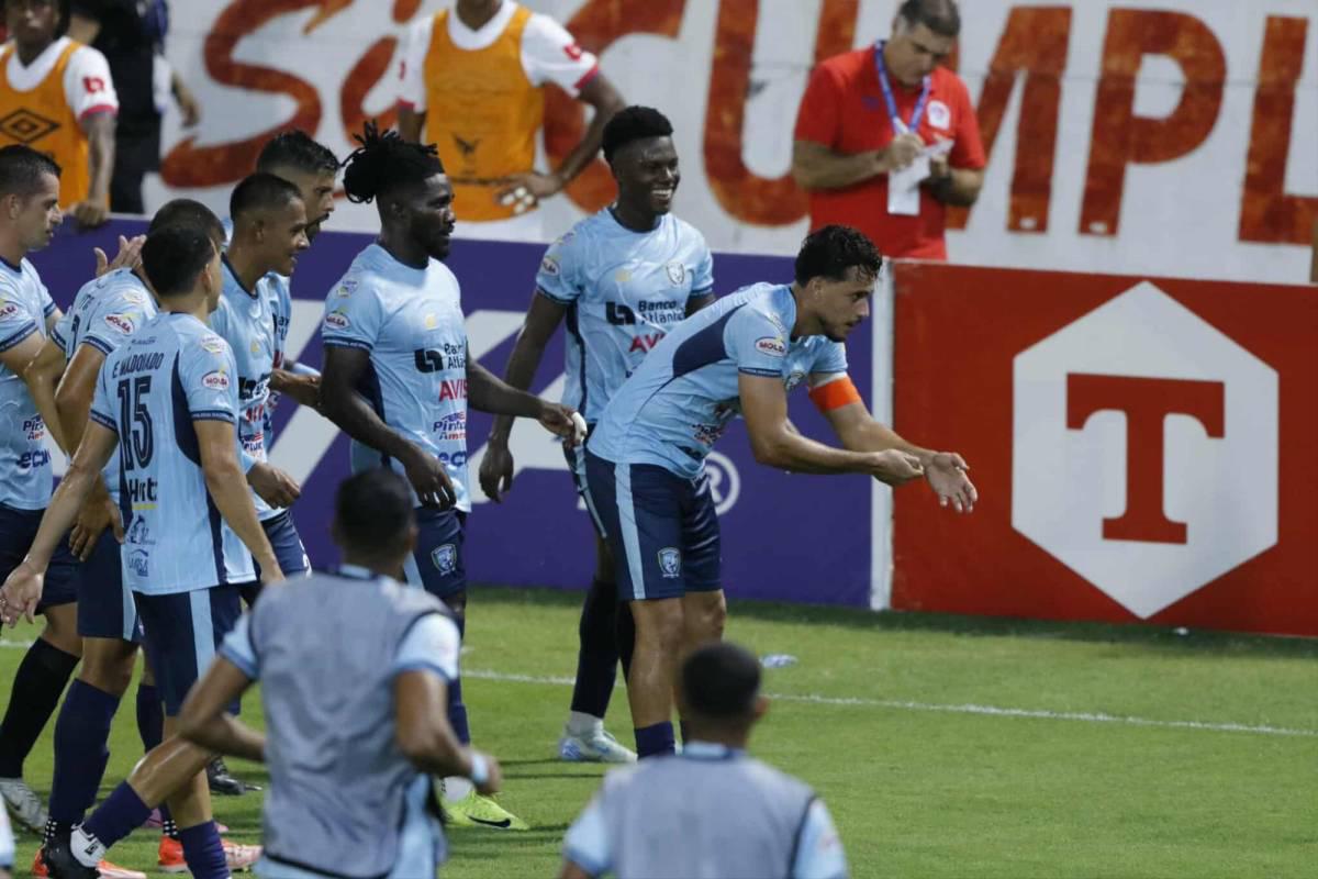 El gesto de Gabriel Araújo que Olimpia aplaude, la bronca que se dio en la remontada y el enfado del Albo con Génesis