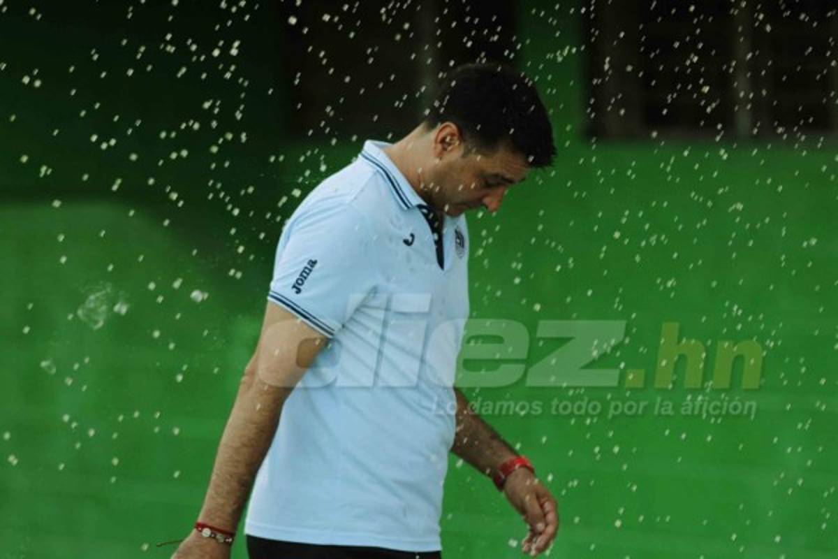 NO VISTE EN TV: El festejo de Platense y Diego Vazquez terminó bañado