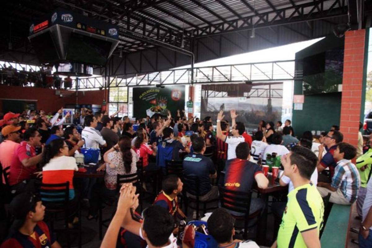 Ambientazo en Honduras con el clásico Barcelona-Real Madrid