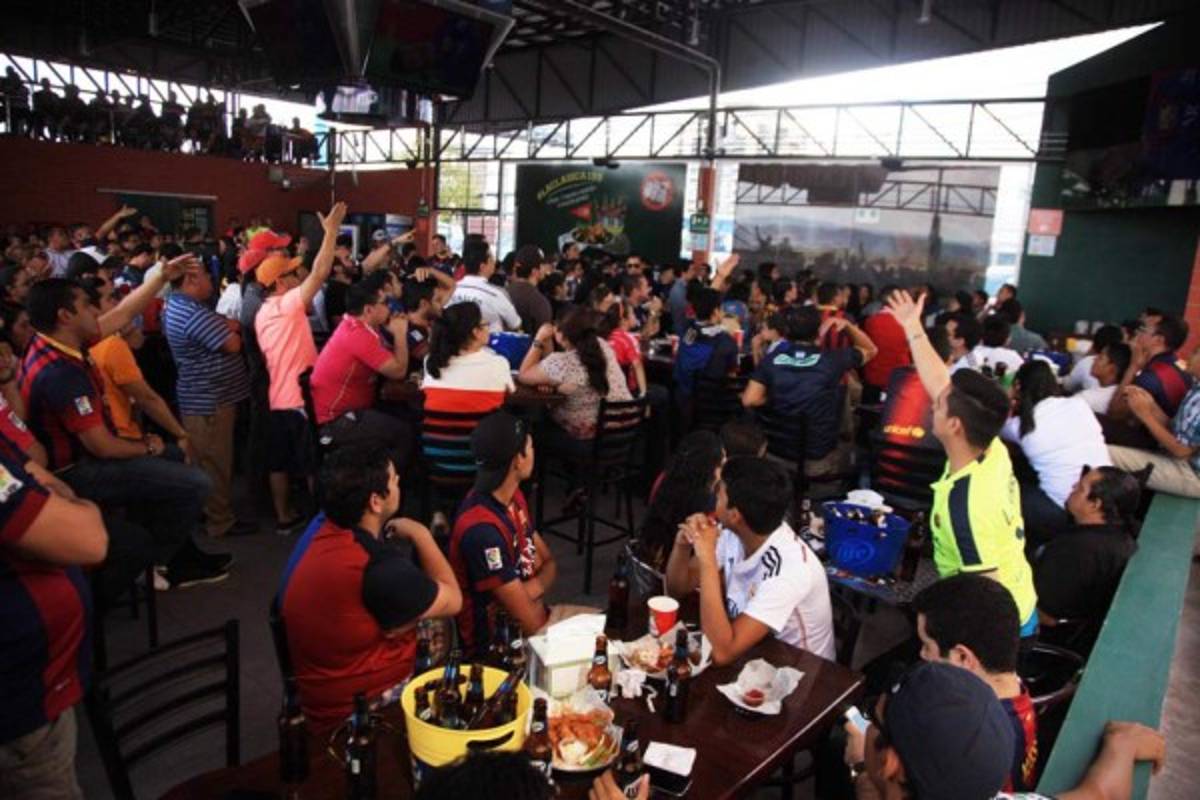 Ambientazo en Honduras con el clásico Barcelona-Real Madrid