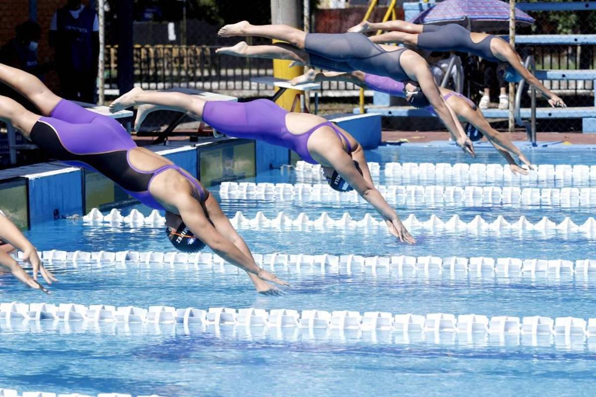 Michell Ramírez y Roberto Iraheta se apoderan de los primeros lugares en el inicio de VI Torneo Internacional de Natación en San Pedro Sula