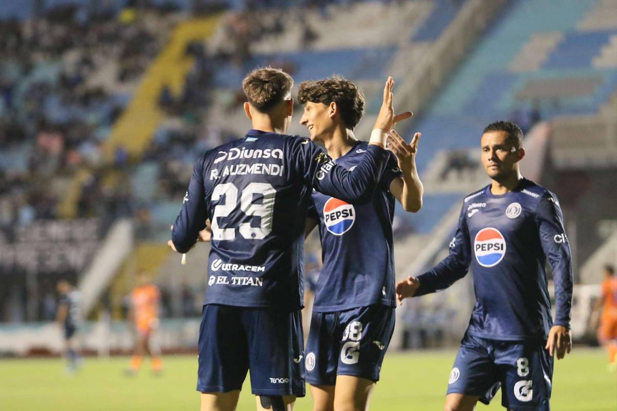 Triplete con dedicación especial, Diego Vázquez volvió a celebrar un gol de su hijo y debut del nuevo refuerzo de Motagua