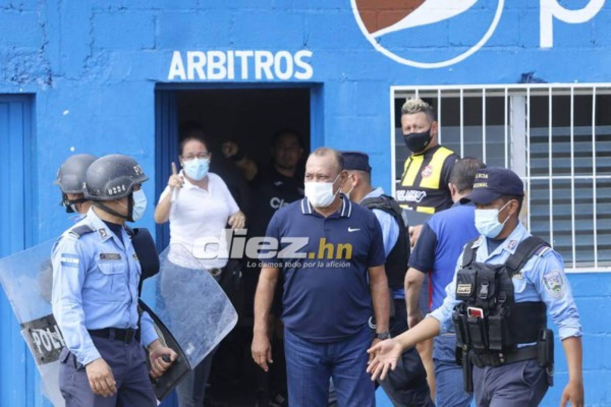 Aficionados irrumpieron en el estadio Sergio Reyes y ocasionaron retraso en el arranque del Savio-Génesis