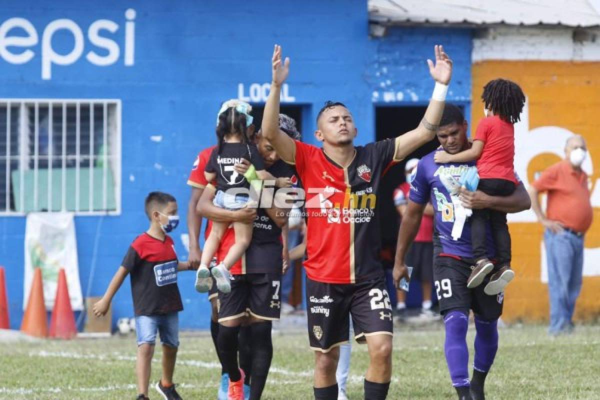 Aficionados irrumpieron en el estadio Sergio Reyes y ocasionaron retraso en el arranque del Savio-Génesis