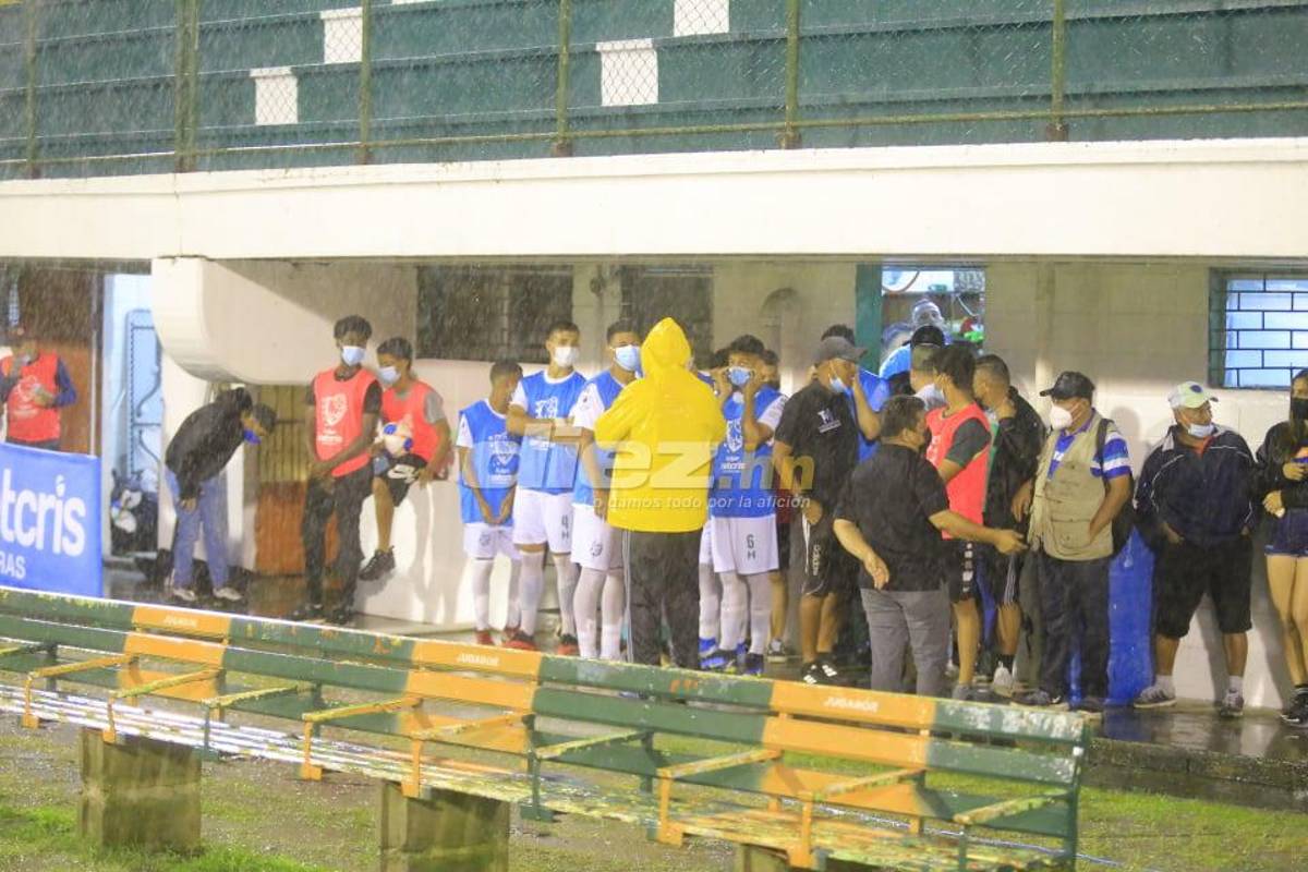 No viste en TV: El debut de Lavallén con Olimpia, hermosas chicas y el “diluvio” en Puerto Cortés