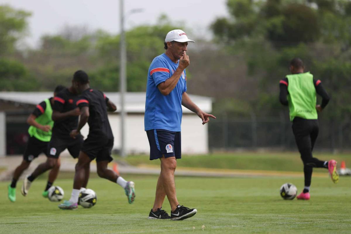 La última práctica de Olimpia antes de la final con Marathón: Troglio concentrado y el que entrenó por separado