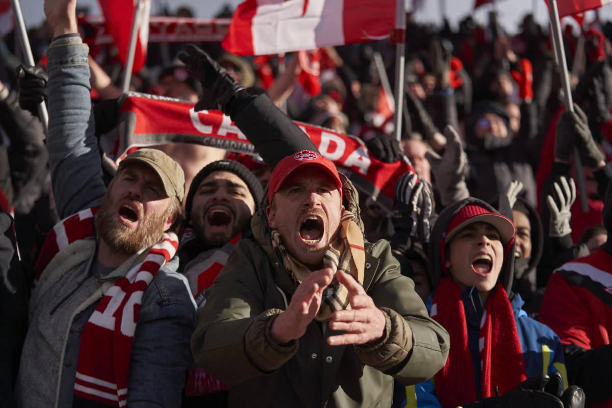 El eufórico festejo de Canadá tras clasificar a un Mundial 36 años después: Lágrimas de Alphonso Davies y locura de la afición