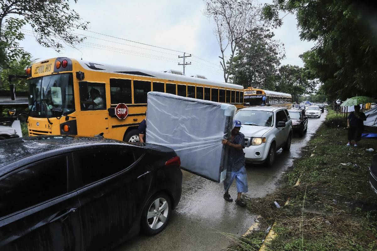 INFORME ESPECIAL: Río Chamelecón se desborda, La Lima comienza a sufrir los efectos de Julia y aumentan las evacuaciones