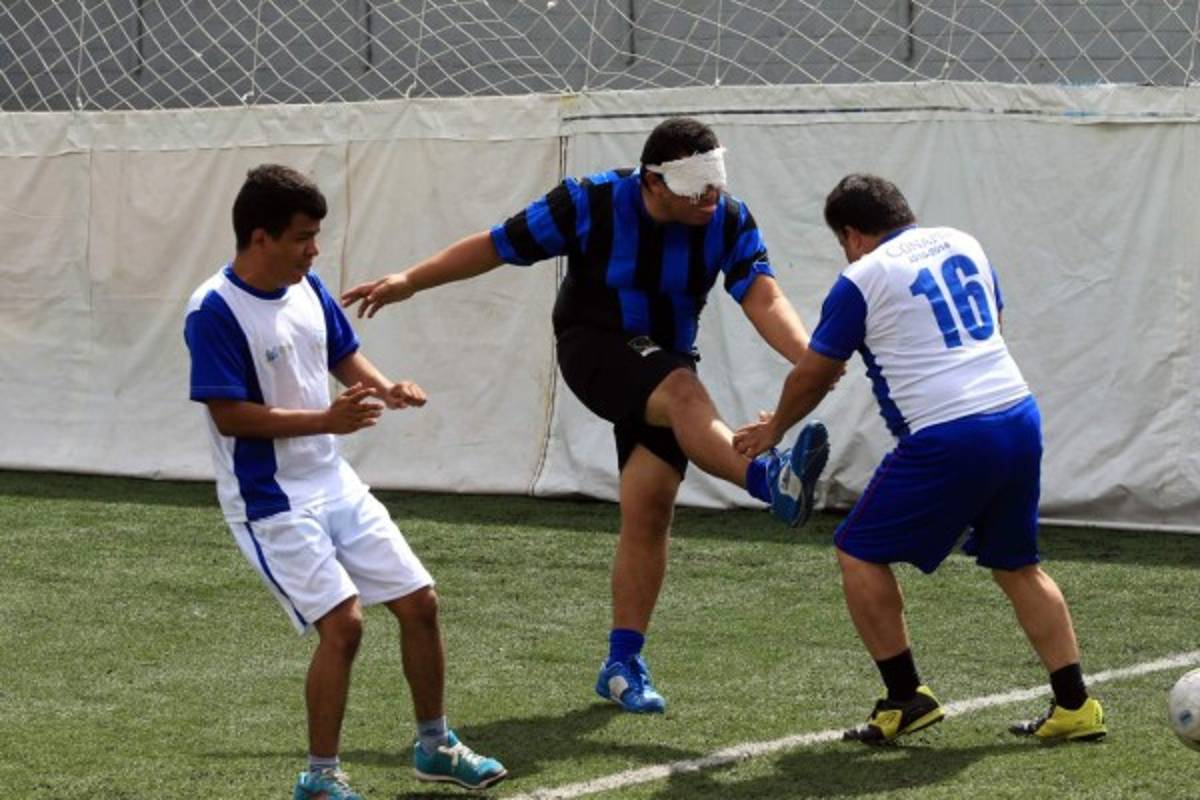 FOTO: Así se preparan los no videntes hondureños para el Centroamericano de fútbol sala
