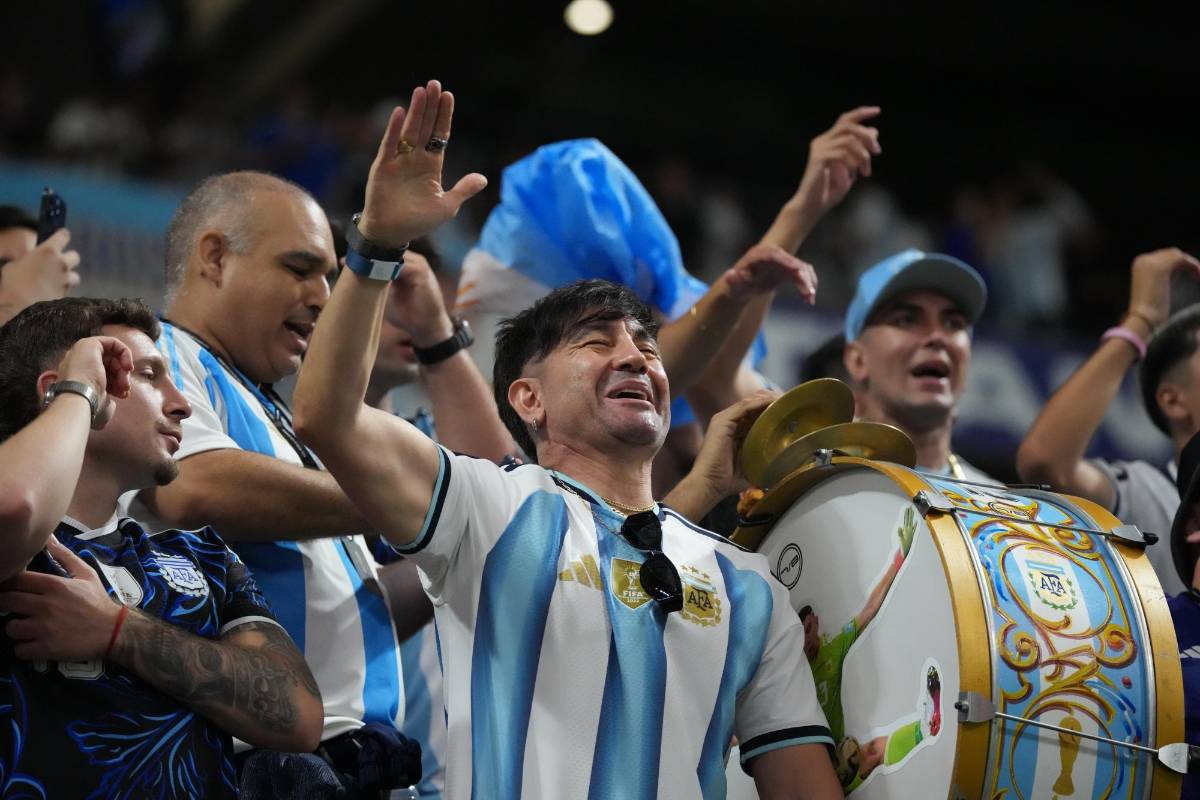 Ingleses y argentinos viven una guerra futbolística recordando la batalla del 86