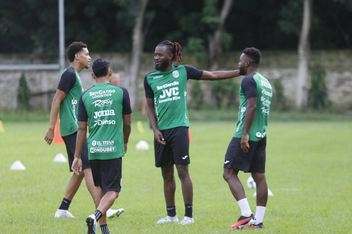 FOTOS: Captado el nuevo fichaje de Marathón, el futbolista que lo fueron a dejar con besos y las risas en el entrenamiento