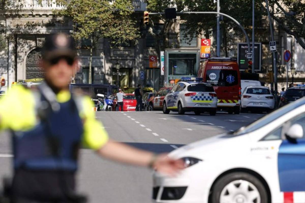 FOTOS: Las impactantes imágenes del atentado terrorista de Barcelona