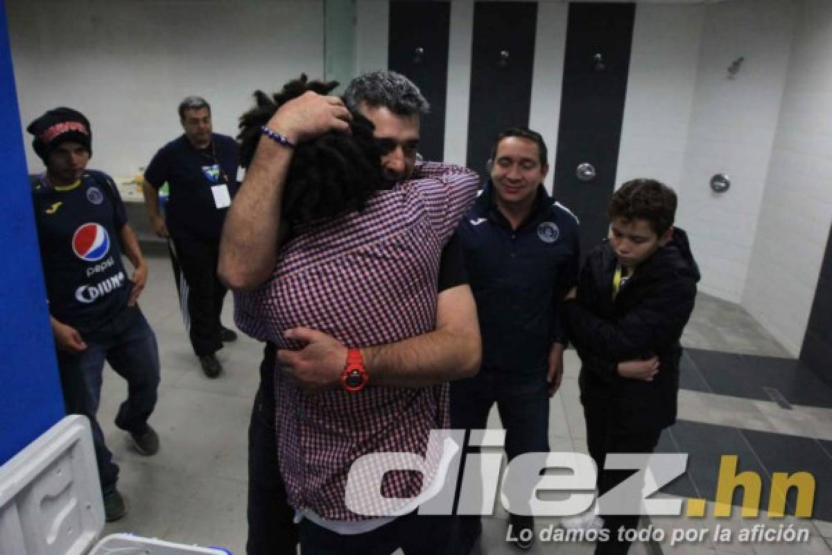 No se vio en TV: Locura en camerinos y el abrazo de Diego Vázquez con Henry Figueroa