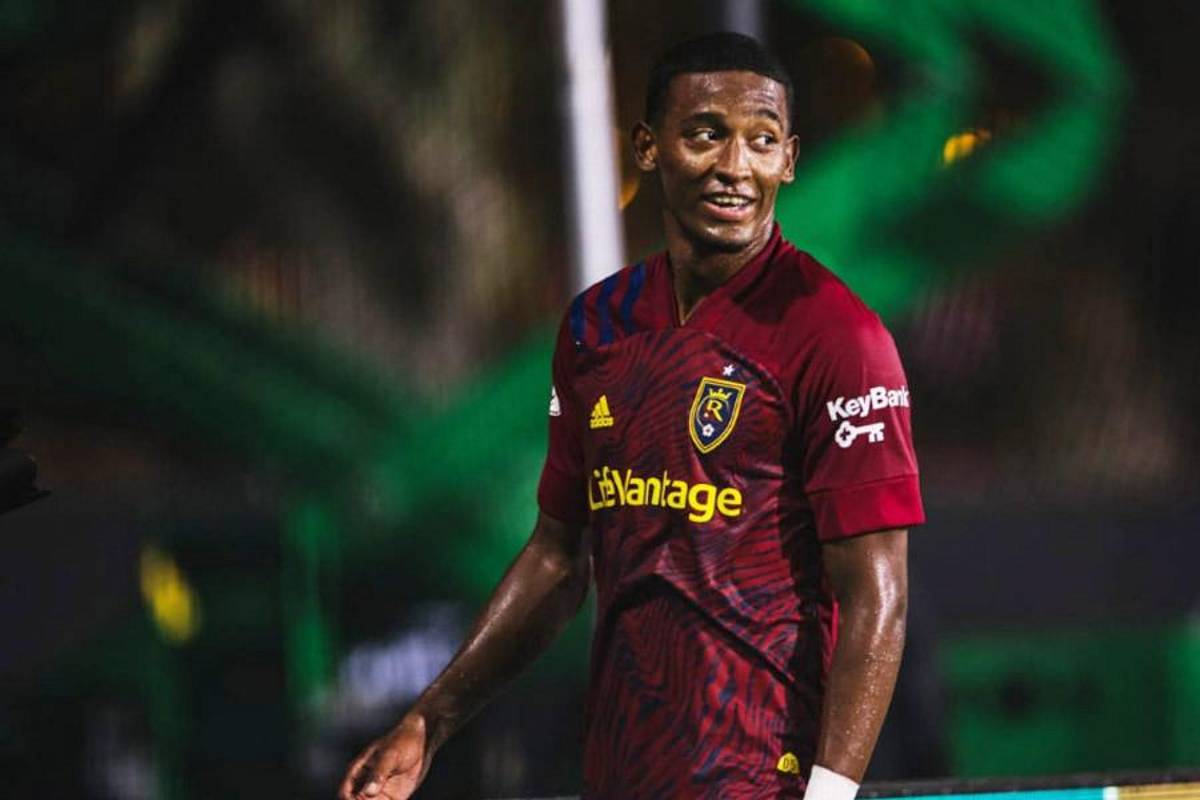 Mercado: Marathón y Victoria con fichajes, bajas en UPNFM y el futuro de Diego Vázquez y jugadores de Motagua