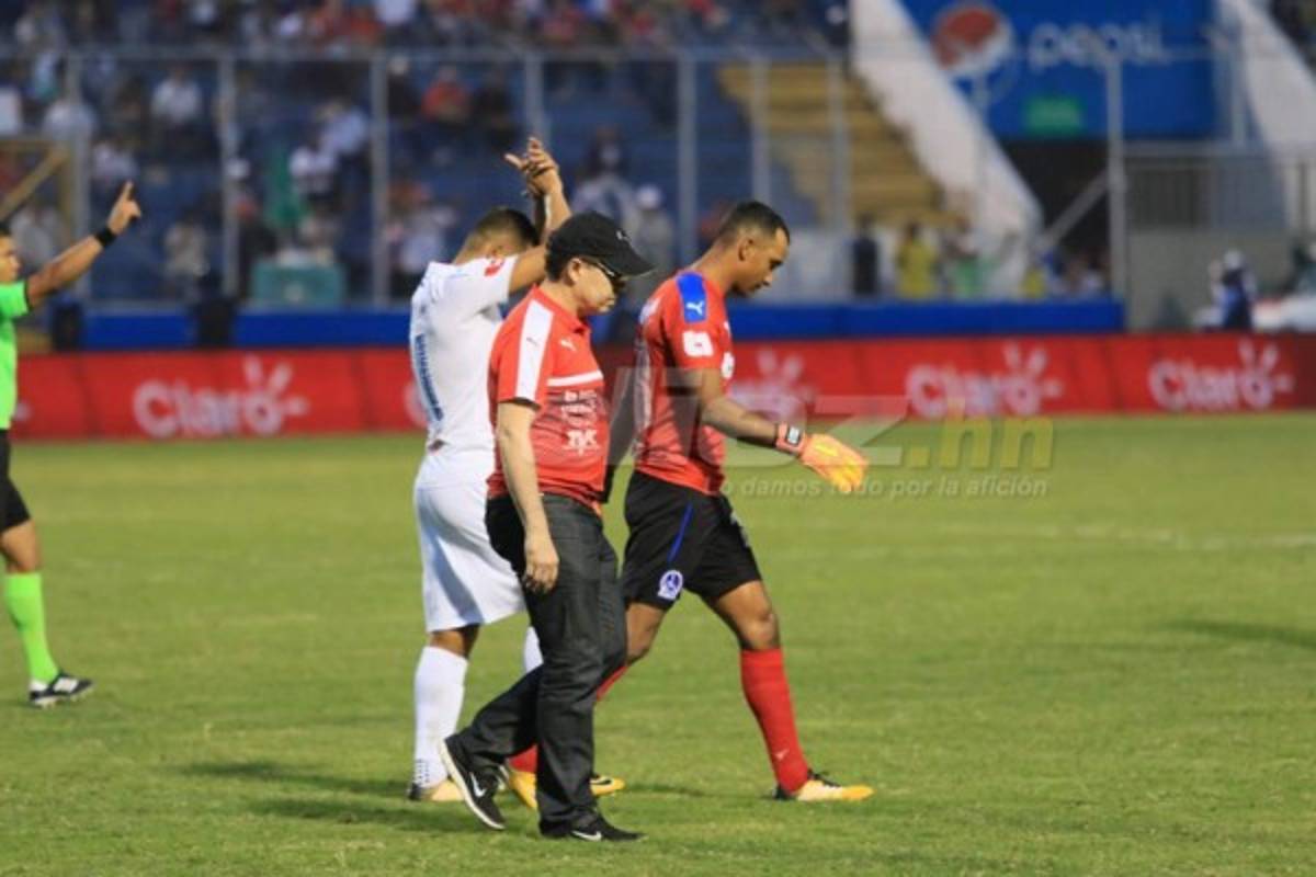 NO VISTE EN TV: ¿Para quién fue? El obsceno gesto de Costly y el reclamo de Claros