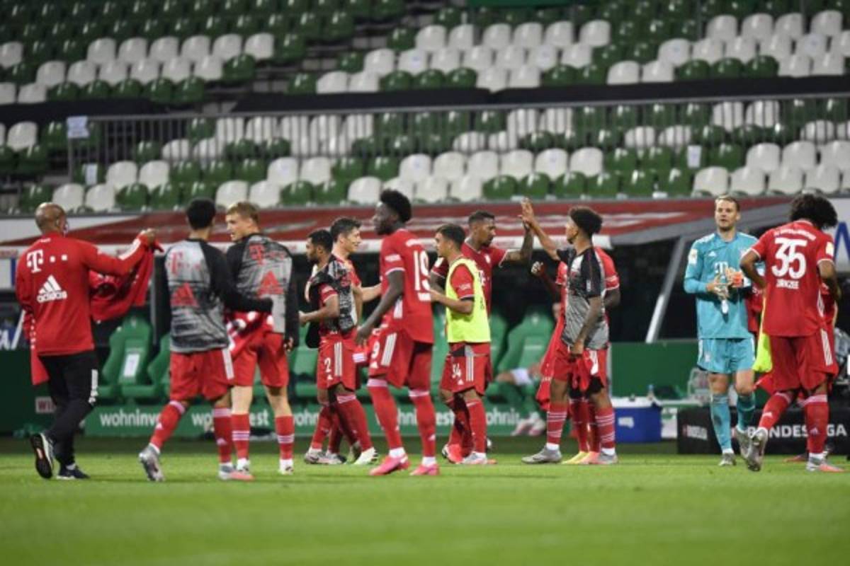 Flashazos: Bayern Munich rompe protocolo de bioseguridad al celebrar su octavo título consecutivo en la Bundesliga