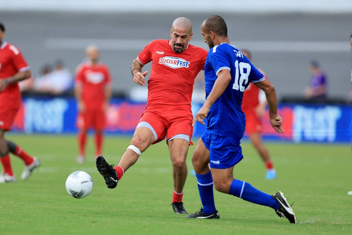 ¡Solo Crack! Amado Guevara y Carlos Pavón destacan entre las figuras del fútbol mundial en partido de leyendas