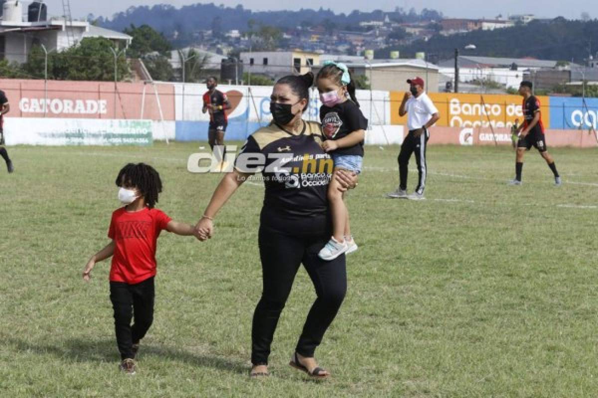 Aficionados irrumpieron en el estadio Sergio Reyes y ocasionaron retraso en el arranque del Savio-Génesis