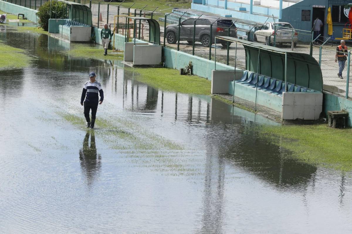 ¡Inundado! Estadio de la gran final de la Liga de Ascenso de Honduras entre Choloma y Platense quedó afectado por las lluvias