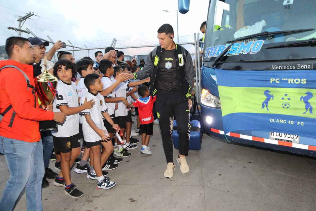 Olimpia vs Olancho FC: Los ‘gringos’ y venezolanos y lo que estos niños hicieron a los jugadores de potros en su llegada