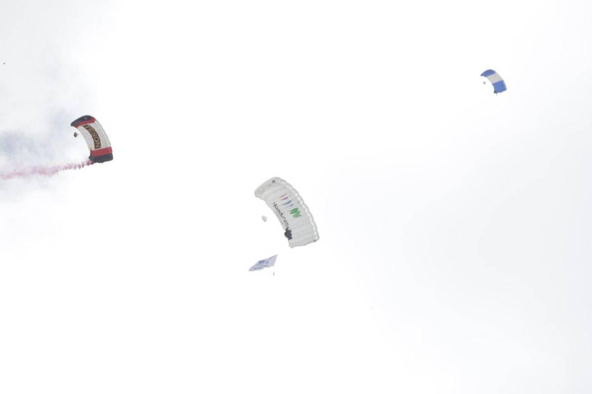 Honduras: tiktokers en excelencia académica, bellas presentadoras, Teófimo López presente y patriotismo en el desfile del 15 de septiembre