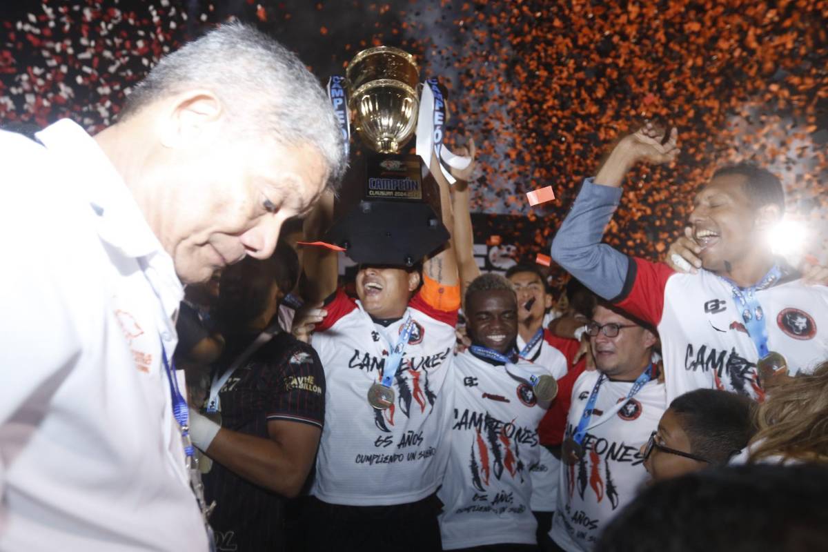 ¡Se adelantó el carnaval en Siguatepeque! Atlético Independiente festejó por todo lo alto su título en la Liga de Ascenso de Honduras