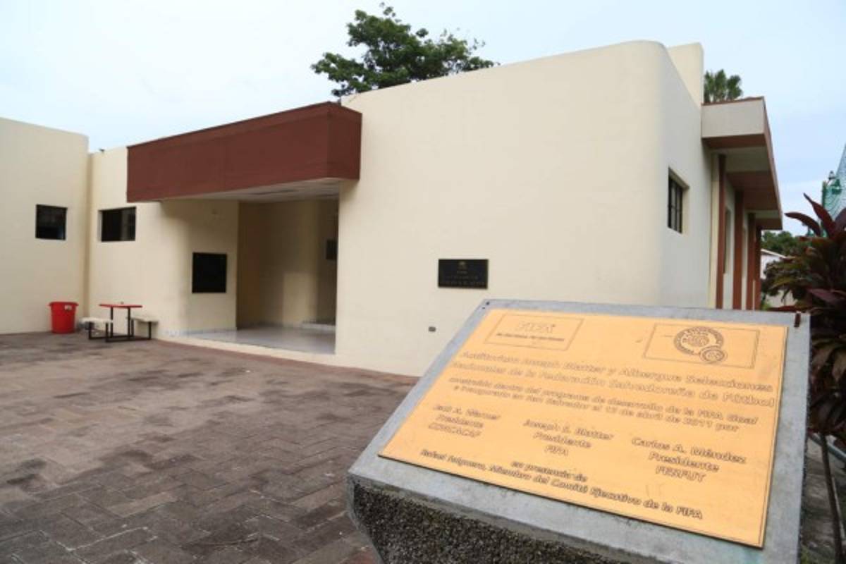 Conoce el búnker de trabajo de Ramón Maradiaga en El Salvador