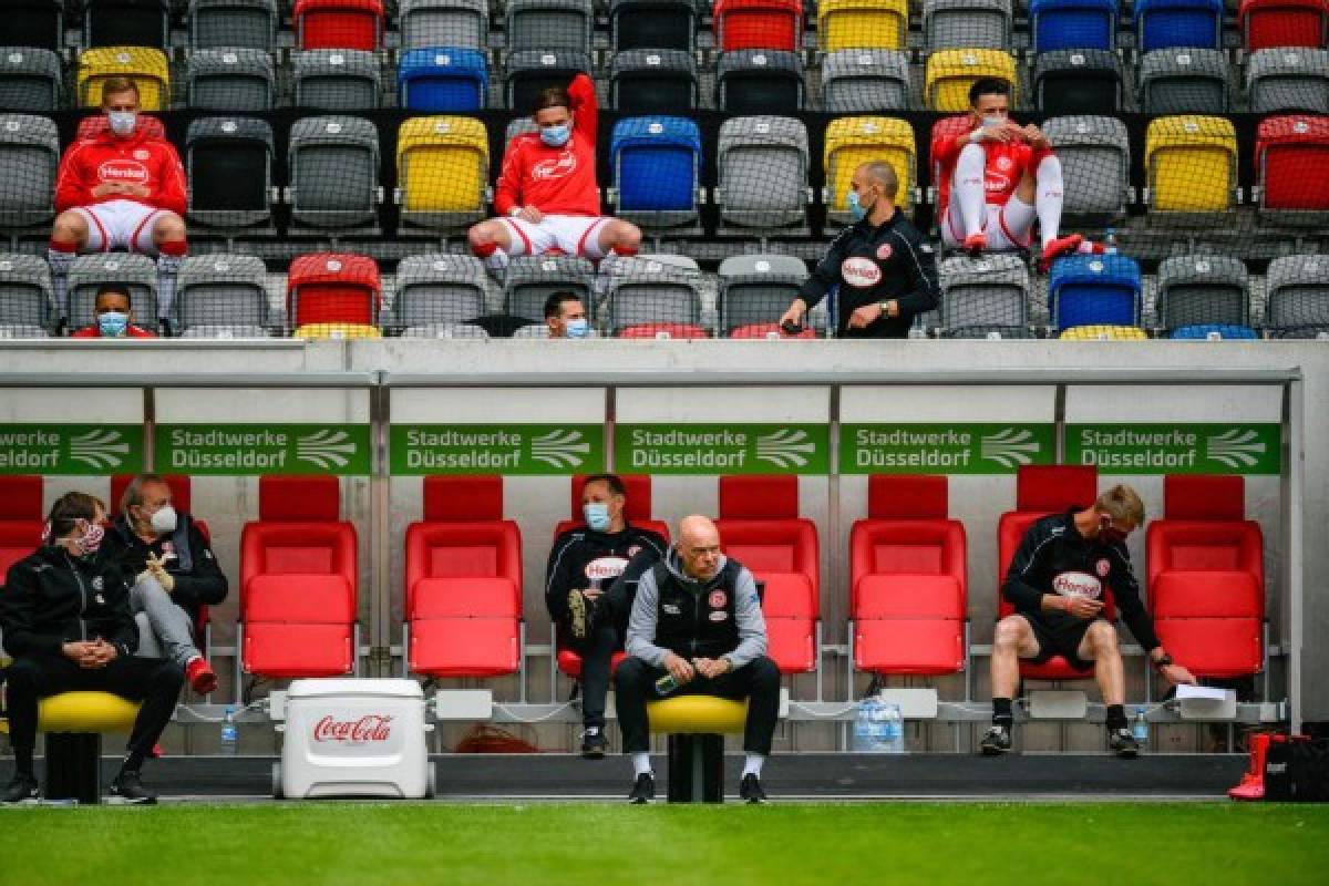 El regreso del fútbol en la Bundesliga en fotos: Celebraciones, suplentes como 'afición' y las medidas de bioseguridad