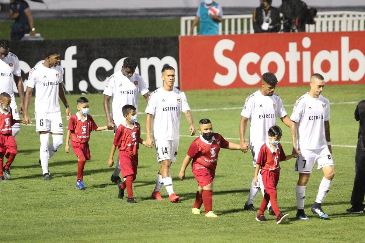 Cibao FC y su público trajeron salsa, bachata y merengue, pero en la cancha Motagua bailó sus goles al ritmo punta