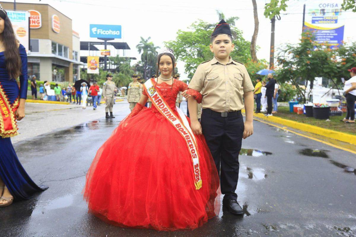 Honduras: tiktokers en excelencia académica, bellas presentadoras, Teófimo López presente y patriotismo en el desfile del 15 de septiembre