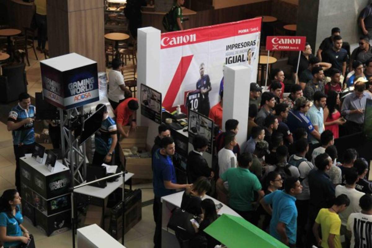 ¡AMBIENTAZO! Así se está viviendo el arranque del 'Rey del FIFÓN' organizado por DIEZ