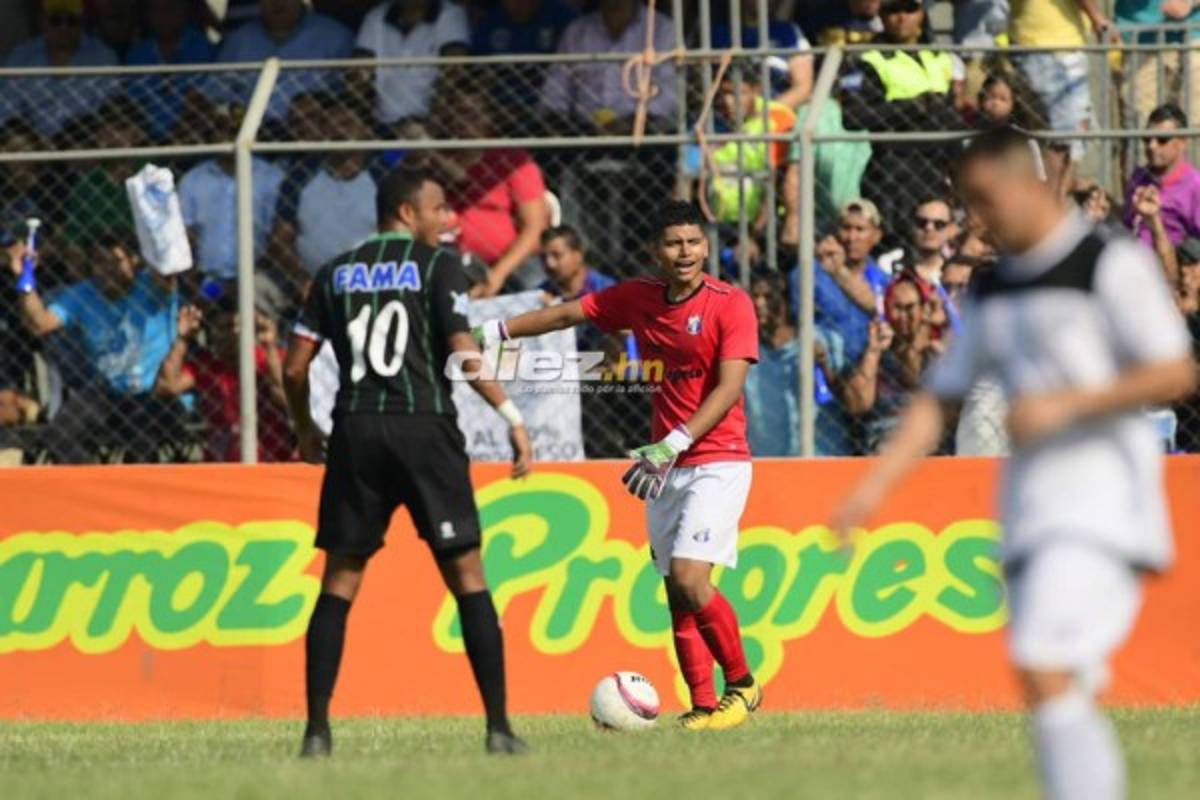 No viste en TV: Apasionado beso, sufrimiento de Elías Nazar y barra del Real España