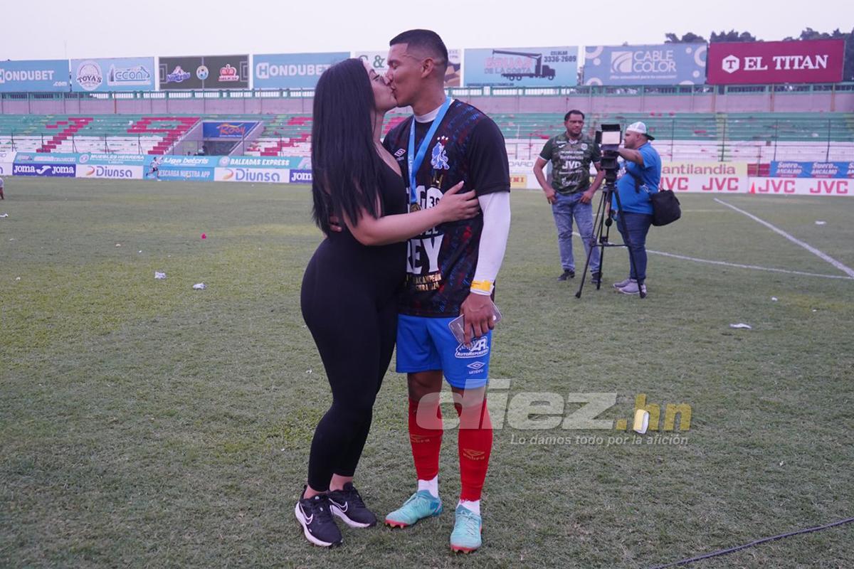 Olimpia se coronó en el Yankel: Menjívar y Beckeles festejan con puros, locura de Araújo y los que celebraron con sus novias